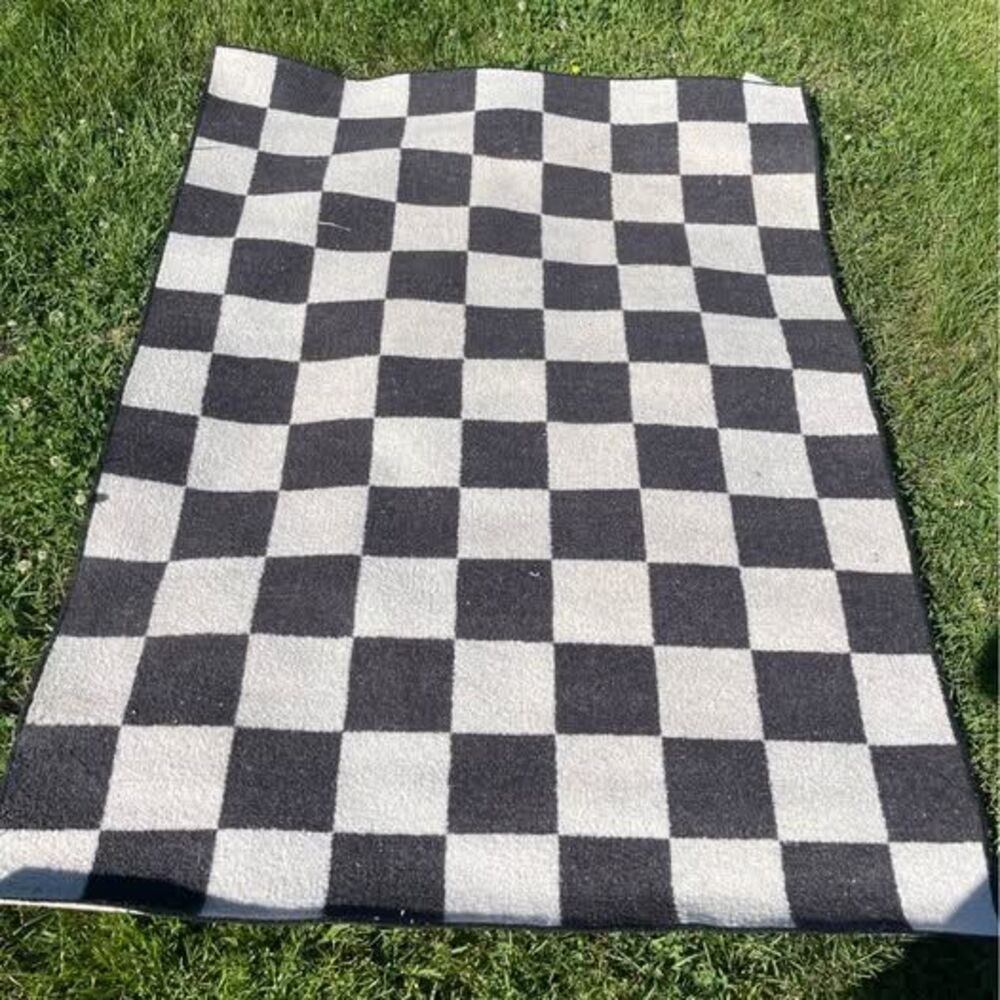 5'x4' Checkered Black and White Rug